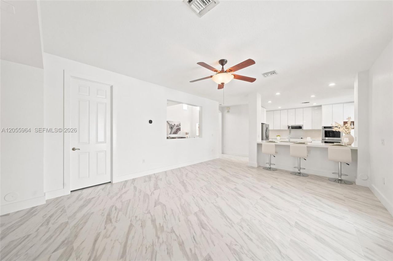 3933 E Hibiscus St, Weston, FL 33332 Photo