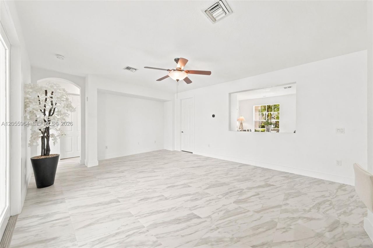 3933 E Hibiscus St, Weston, FL 33332 Photo