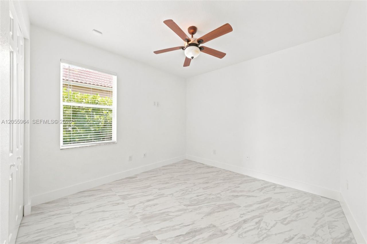 3933 E Hibiscus St, Weston, FL 33332 Photo