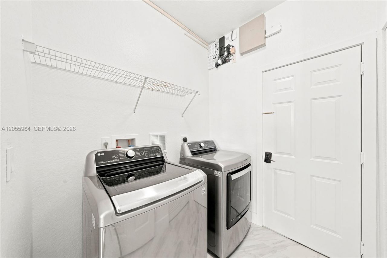3933 E Hibiscus St, Weston, FL 33332 Photo