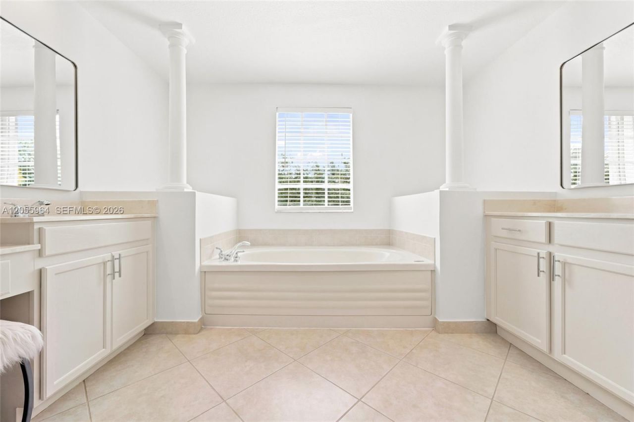 3933 E Hibiscus St, Weston, FL 33332 Photo