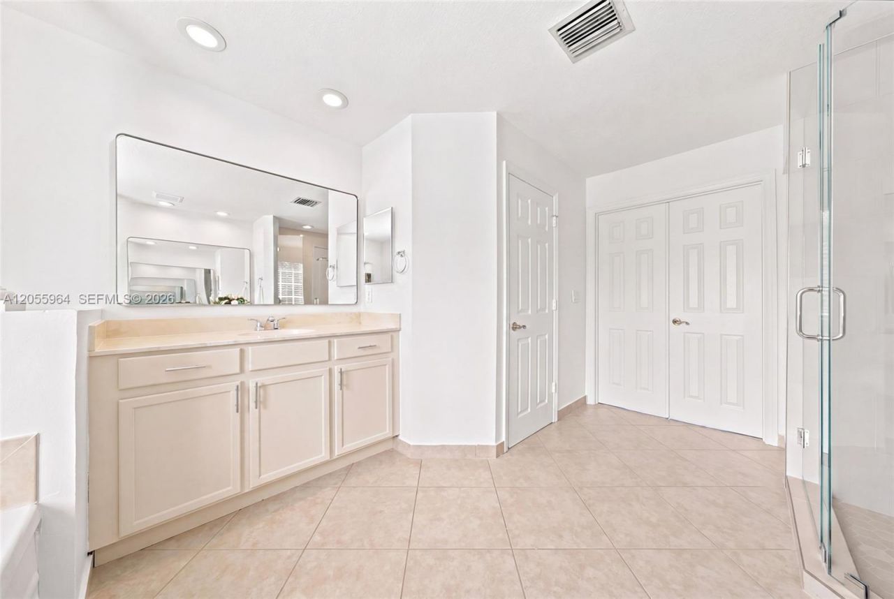 3933 E Hibiscus St, Weston, FL 33332 Photo