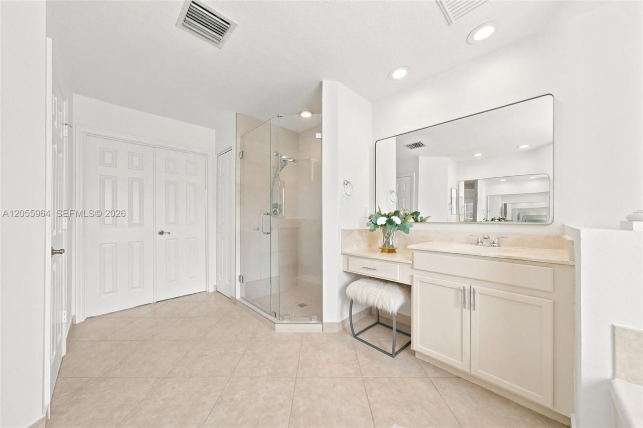 3933 E Hibiscus St, Weston, FL 33332 Photo