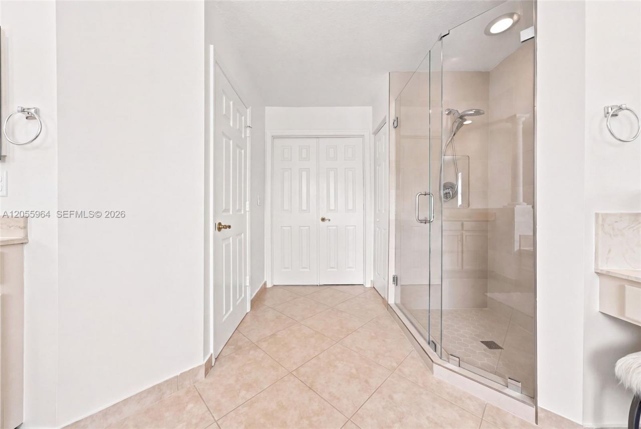 3933 E Hibiscus St, Weston, FL 33332 Photo