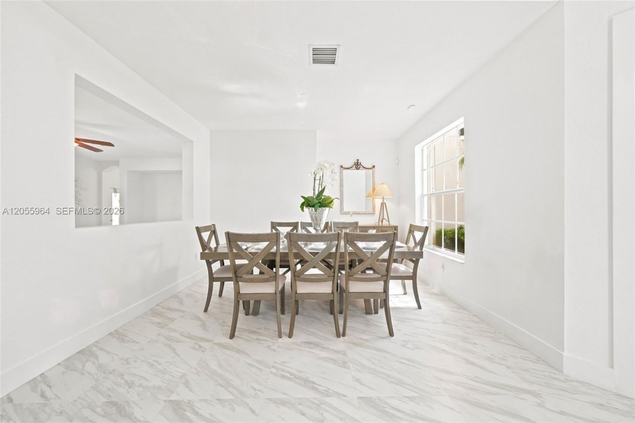 3933 E Hibiscus St, Weston, FL 33332 Photo