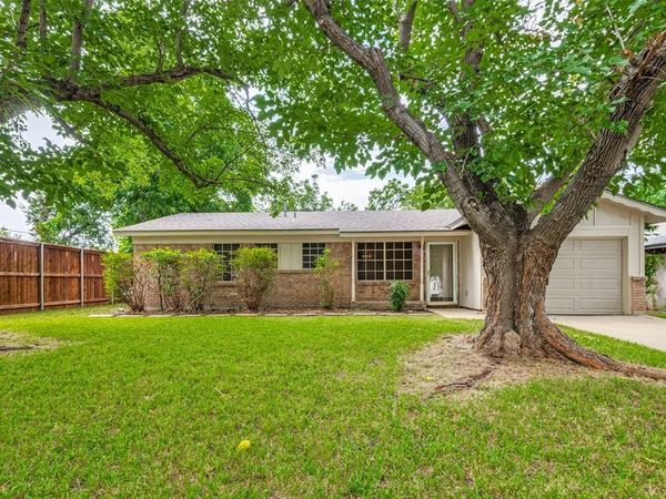 705 W Cedar Street , Hurst, TX 76053