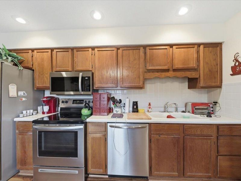 1045 Bradford Drive, Springfield, OH 45503 Photo 7