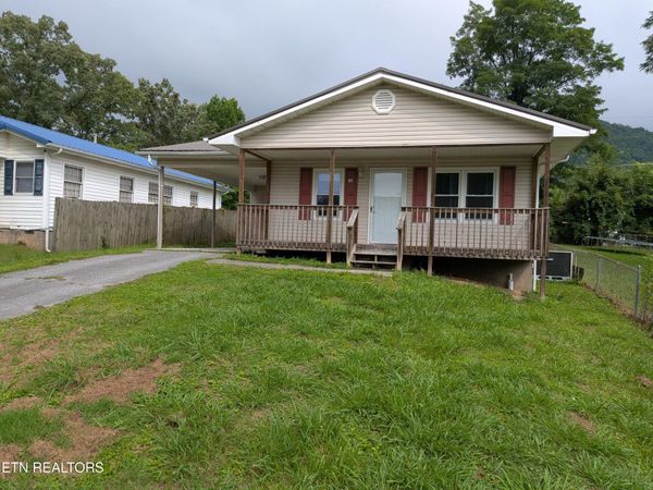 712 W Walden St, LaFollette, TN 37766