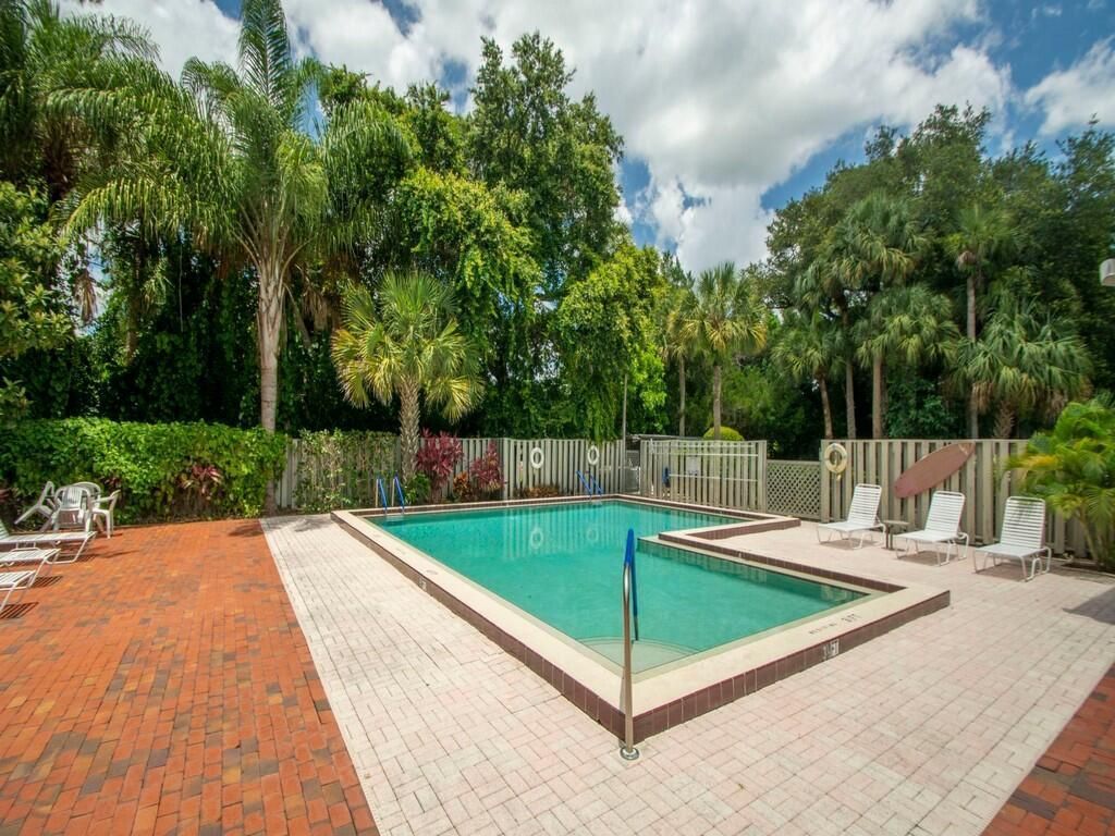 2125 Pine Creek Boulevard, Unit 205, Vero Beach, FL 32966 Photo