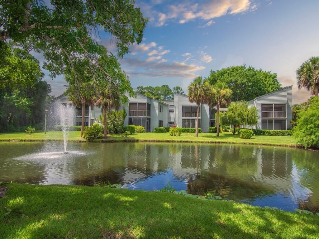 2125 Pine Creek Boulevard, Unit 205, Vero Beach, FL 32966 Photo