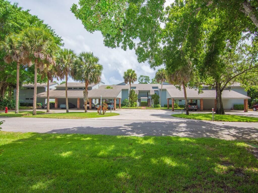2125 Pine Creek Boulevard, Unit 205, Vero Beach, FL 32966 Photo