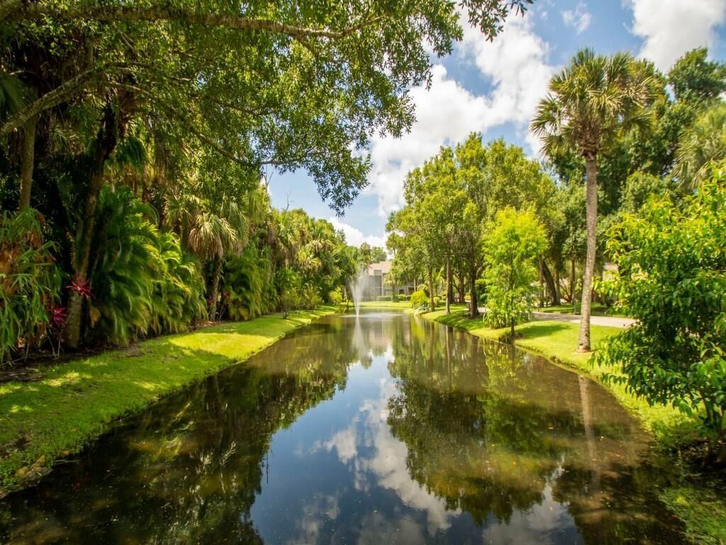 2125 Pine Creek Boulevard, Unit 205, Vero Beach, FL 32966 Photo