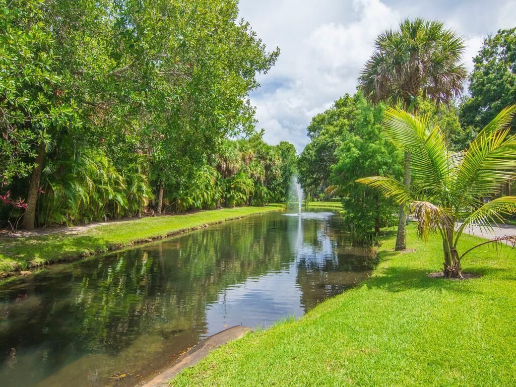 2125 Pine Creek Boulevard, Unit 205, Vero Beach, FL 32966 Photo