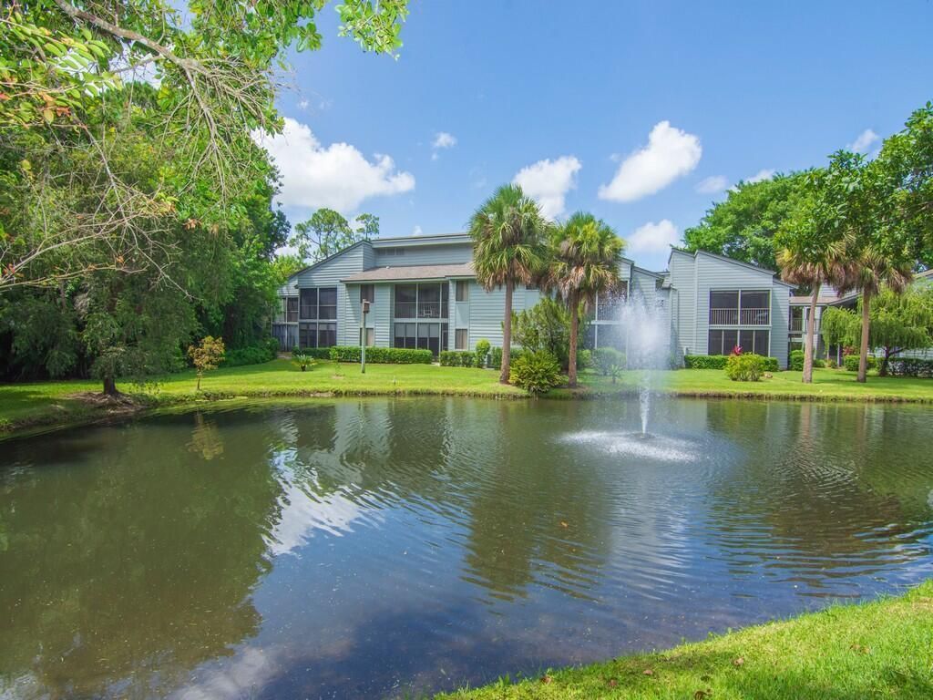 2125 Pine Creek Boulevard, Unit 205, Vero Beach, FL 32966 Photo