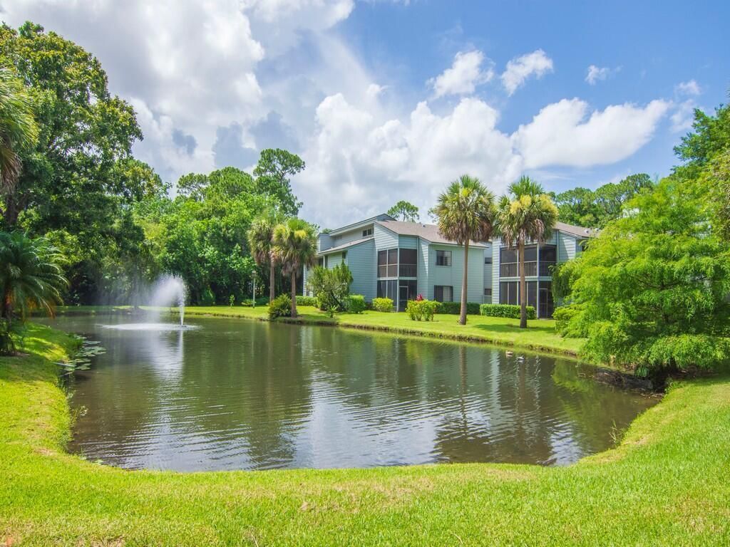 2125 Pine Creek Boulevard, Unit 205, Vero Beach, FL 32966 Photo