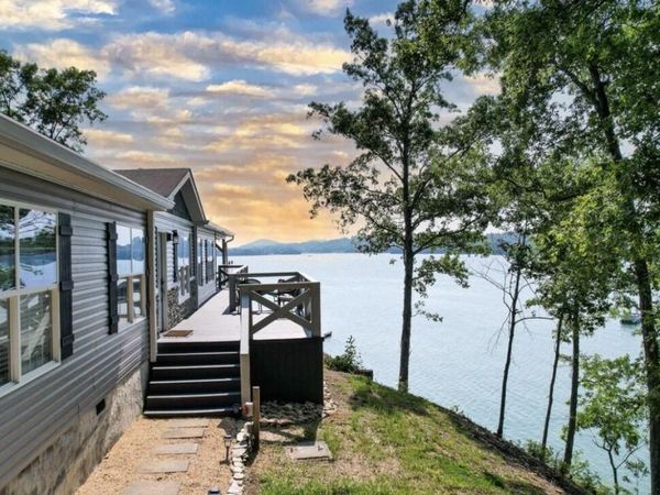 2023 Paradise Hills Rd, Dandridge, TN 37725