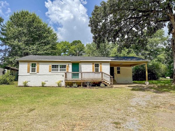 1423 1/2 S East St, Benton, AR 72015