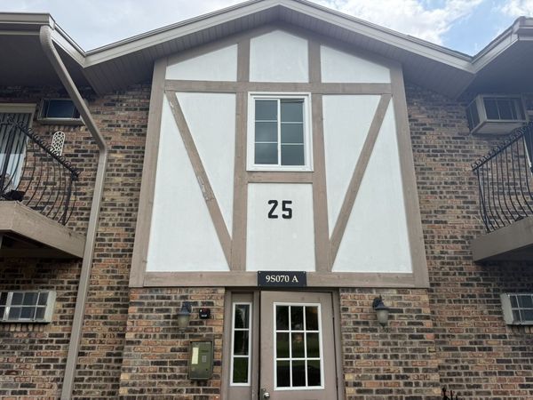 9S070 Frontage Road , Unit 102, Willowbrook, IL 60527