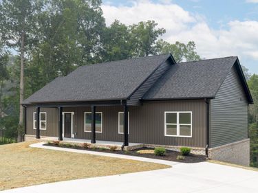 2638 Twin Lake Dr, Bedford, VA 24523