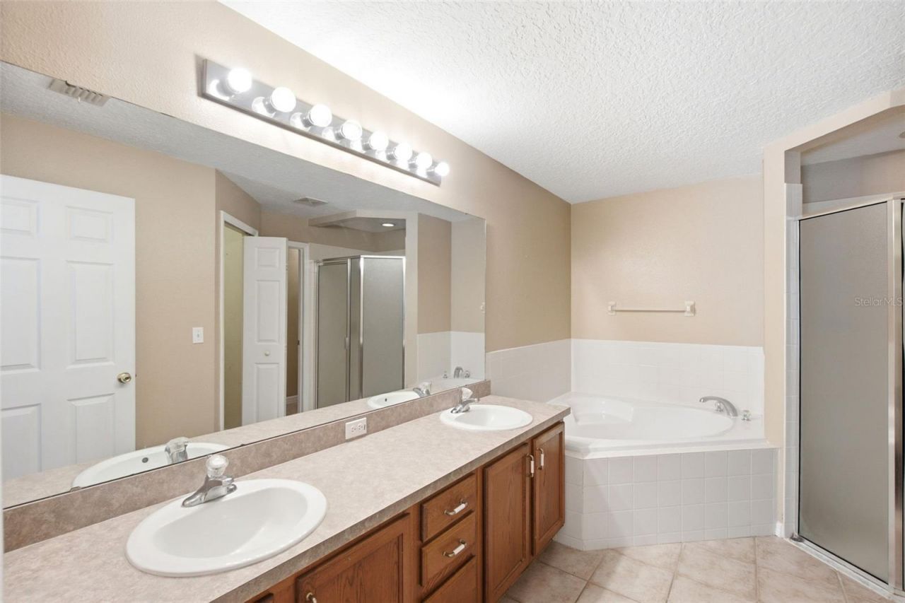 2255 Merry Road, Tavares, FL 32778 Photo