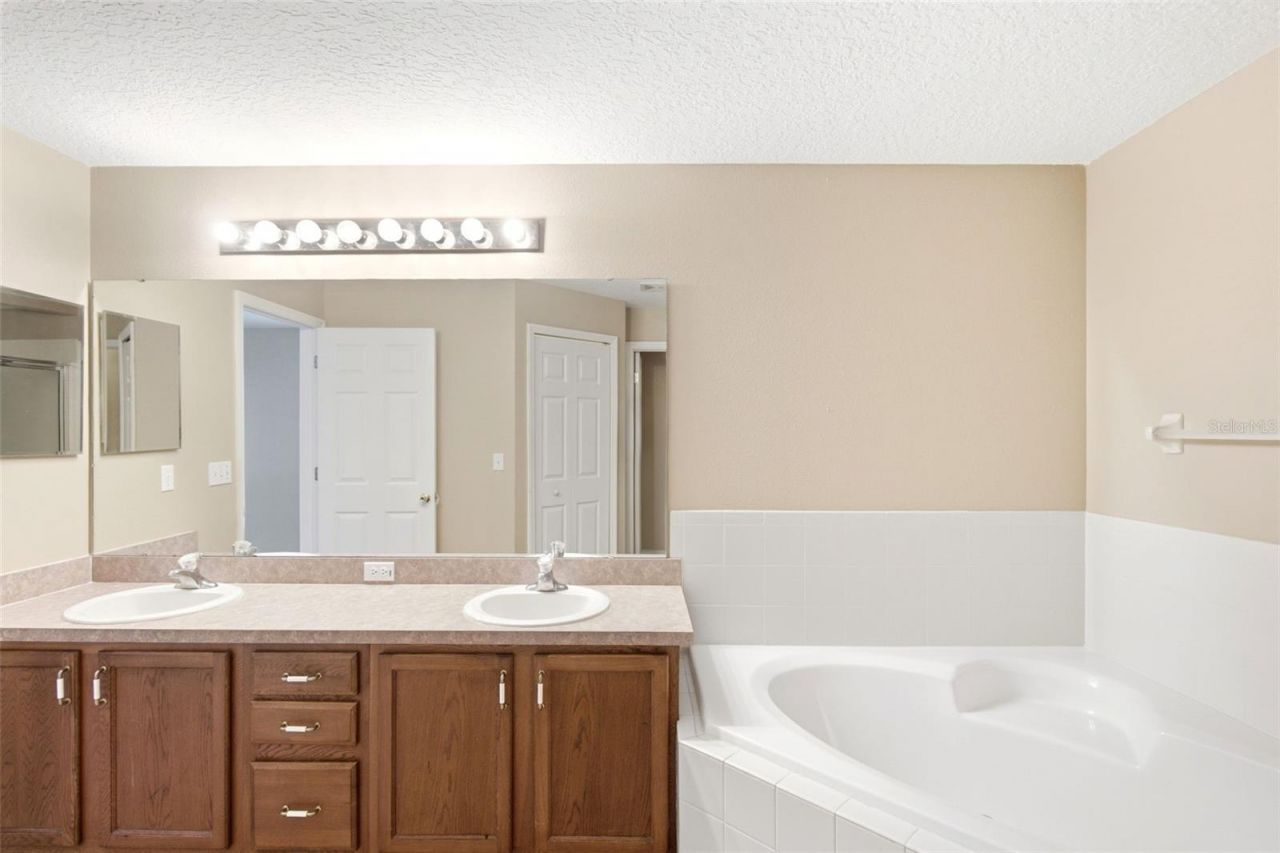 2255 Merry Road, Tavares, FL 32778 Photo