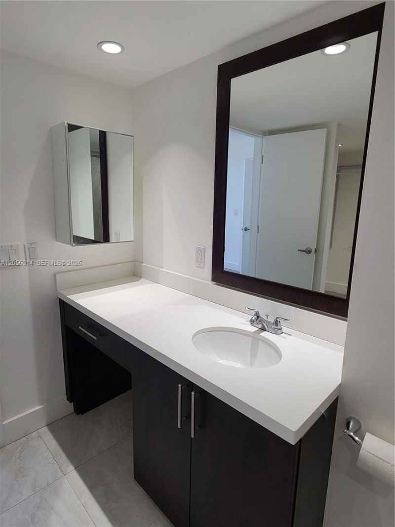 3625 N Country Club Dr , Unit 2408, Aventura, FL 33180 Photo