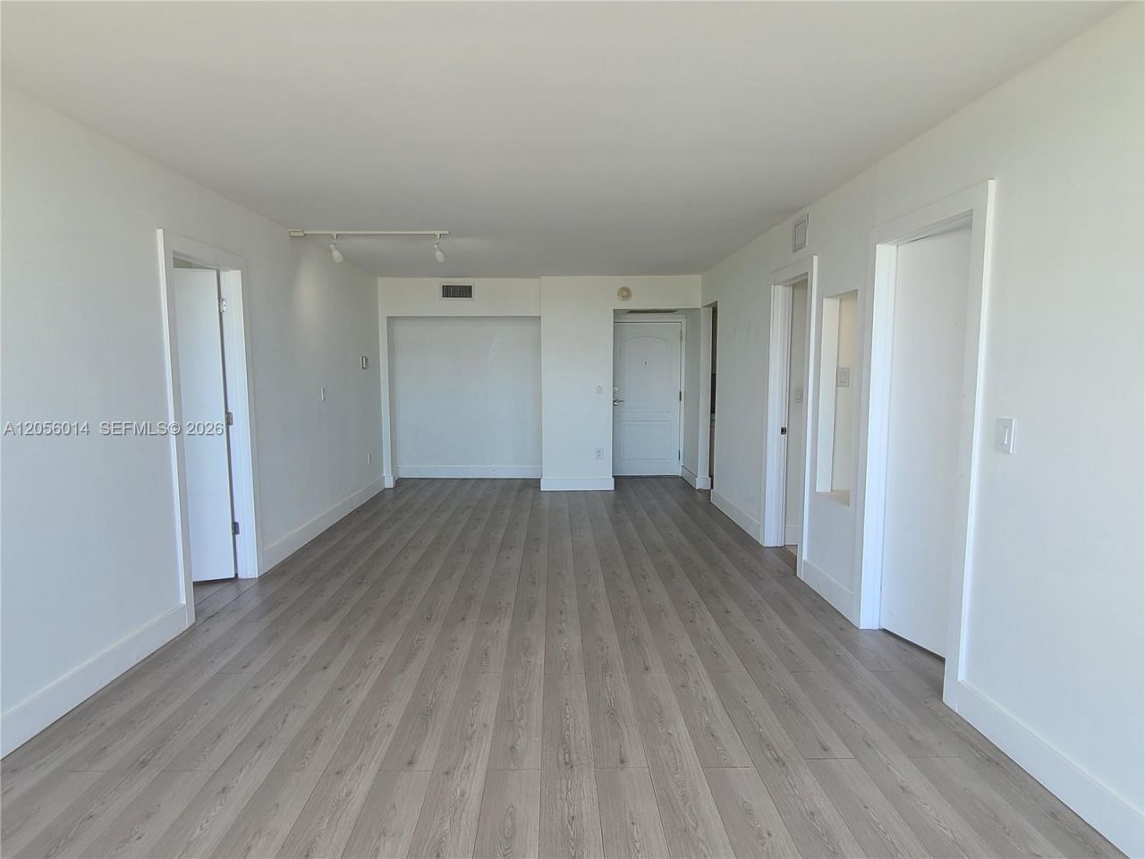 3625 N Country Club Dr , Unit 2408, Aventura, FL 33180 Photo