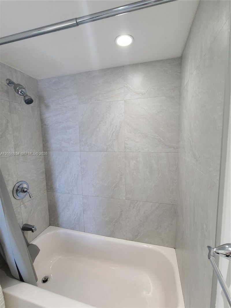 3625 N Country Club Dr , Unit 2408, Aventura, FL 33180 Photo