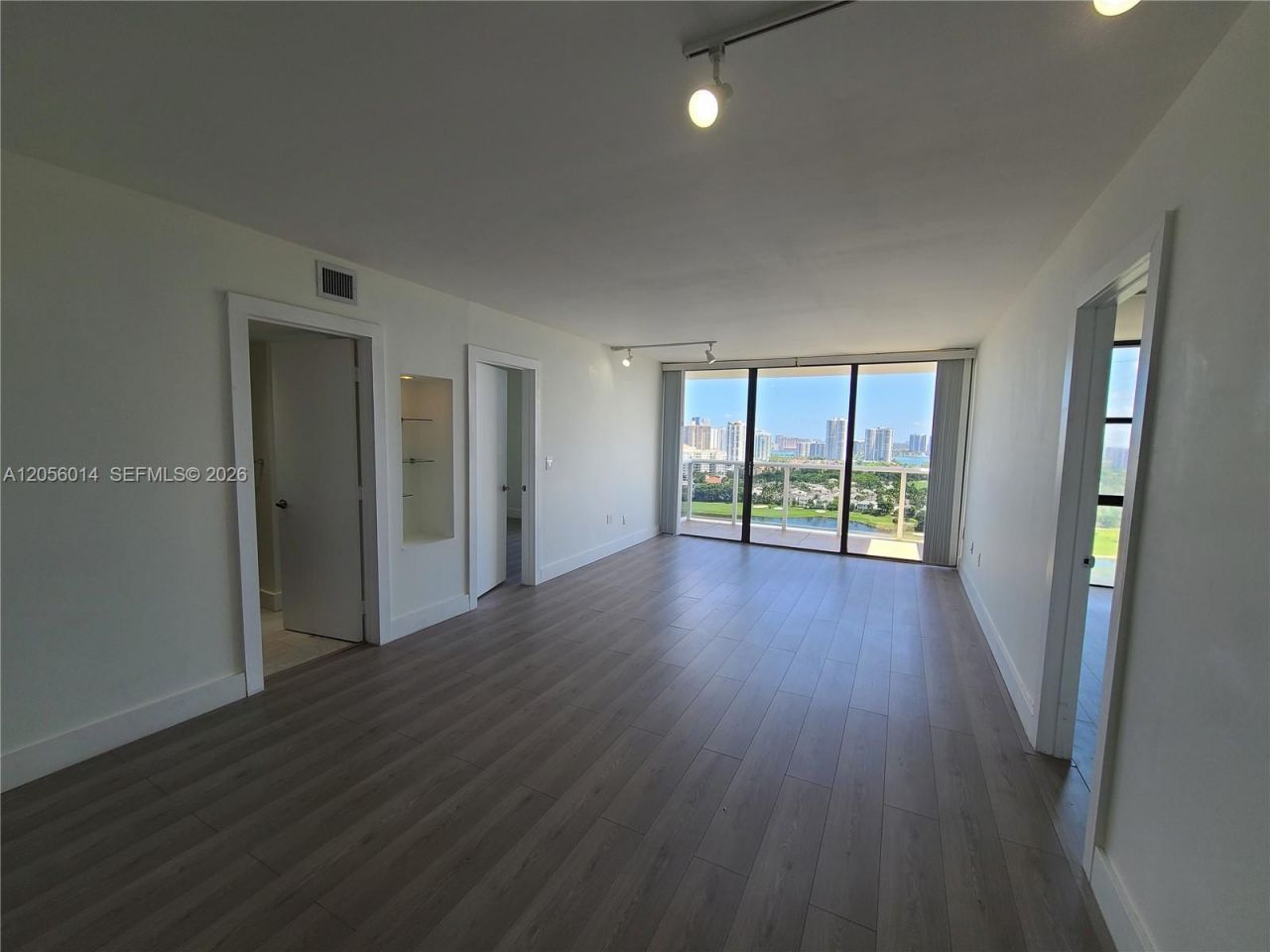 3625 N Country Club Dr , Unit 2408, Aventura, FL 33180 Photo