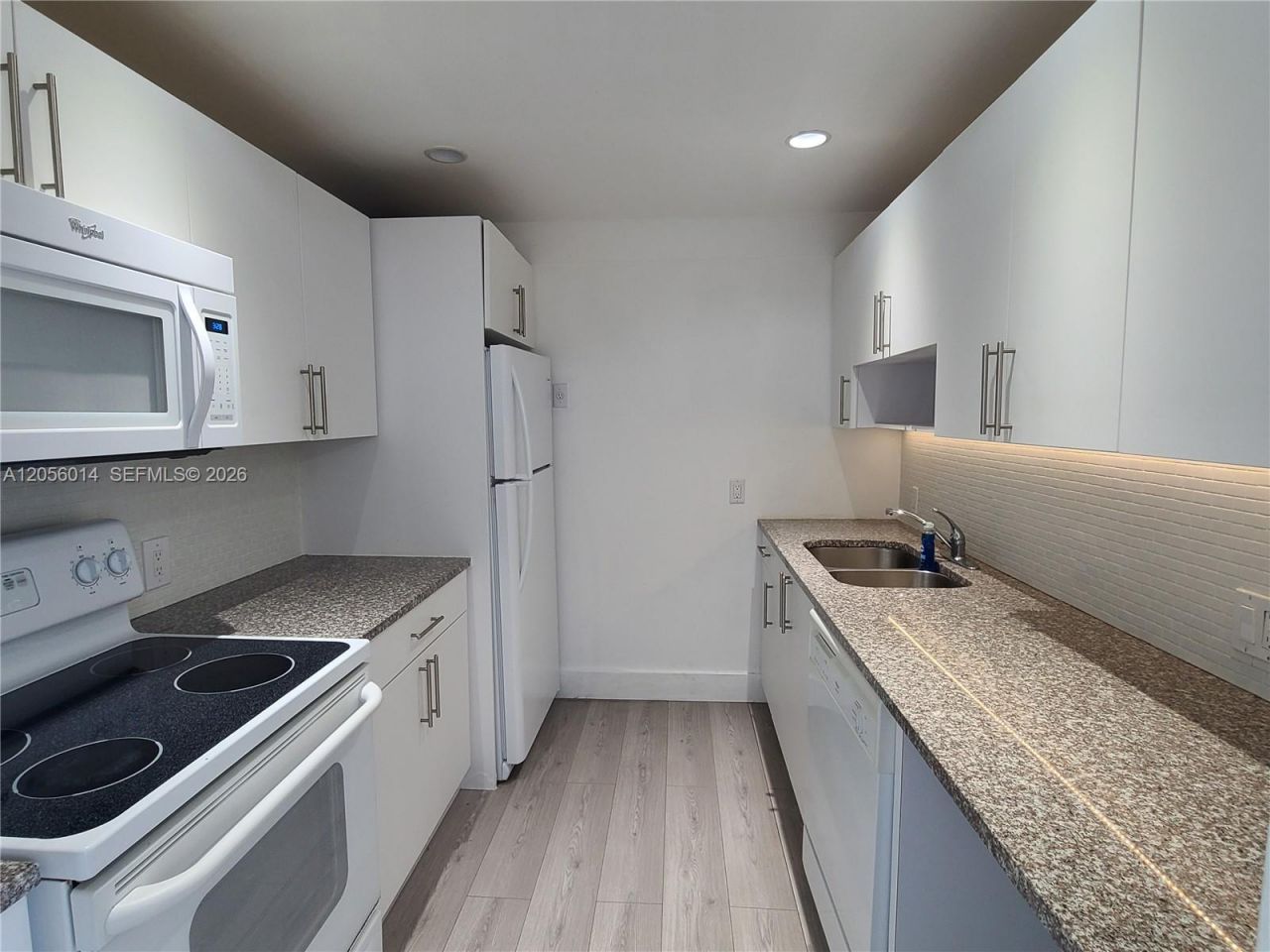 3625 N Country Club Dr , Unit 2408, Aventura, FL 33180 Photo