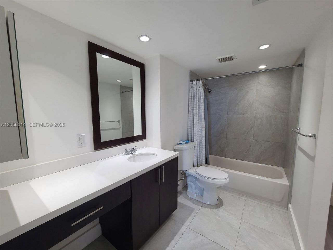 3625 N Country Club Dr , Unit 2408, Aventura, FL 33180 Photo
