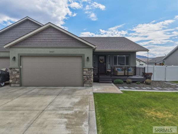 1027 Pinewood Avenue, CHUBBUCK, ID 83202