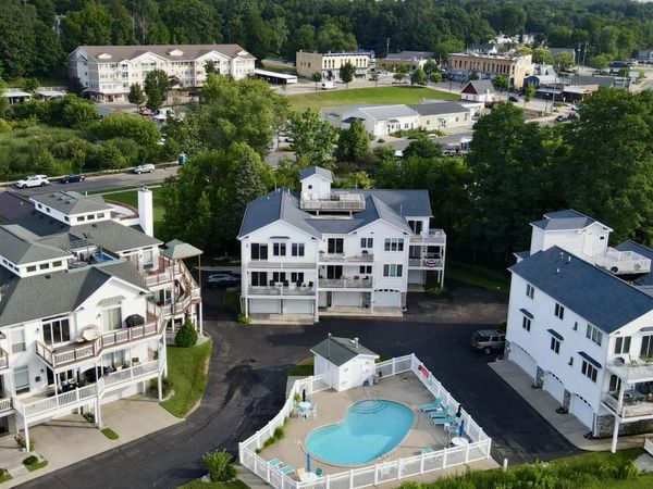 8672 Ellenwood Estates Drive, Unit 15, Montague, MI 49437