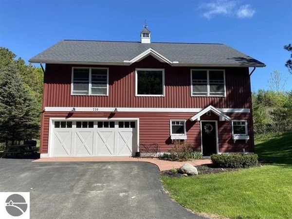 910 Rusch View Ridge, Traverse City, MI 49696