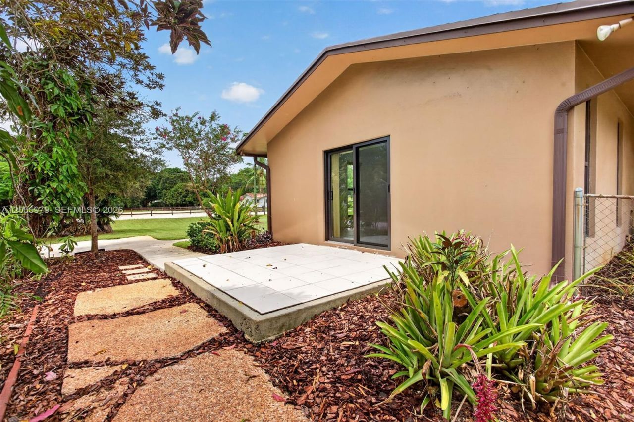 13680 SW 26th St, Davie, FL 33325 Photo