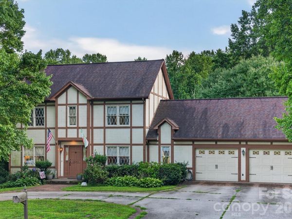 1001 Plantation Drive NE, Lenoir, NC 28645