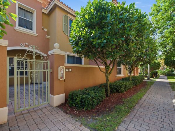 732 SW 106th Avenue, Unit 2011, Pembroke Pines, FL 33025