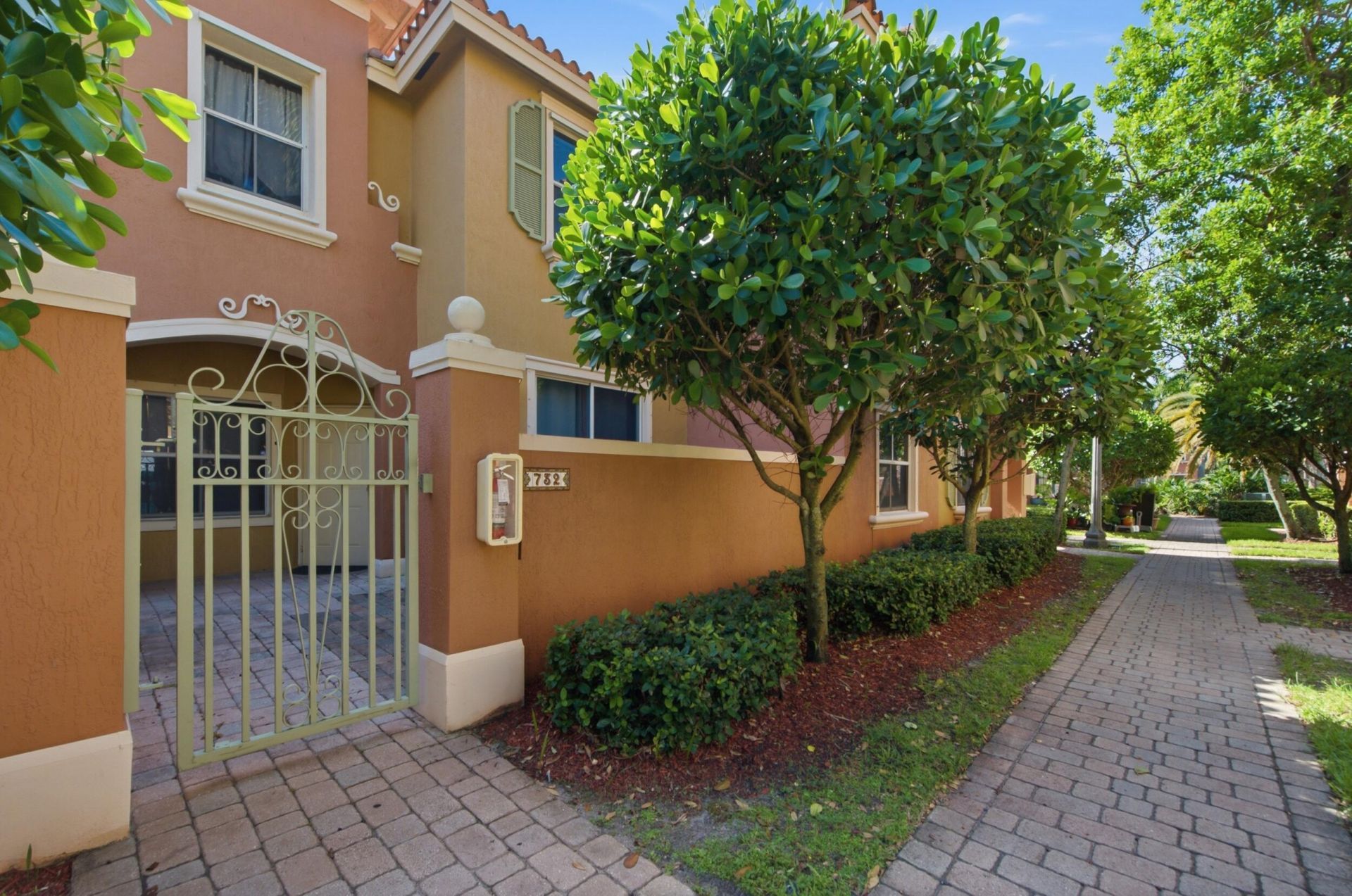 732 SW 106th Avenue, Unit 2011, Pembroke Pines, FL 33025 Photo