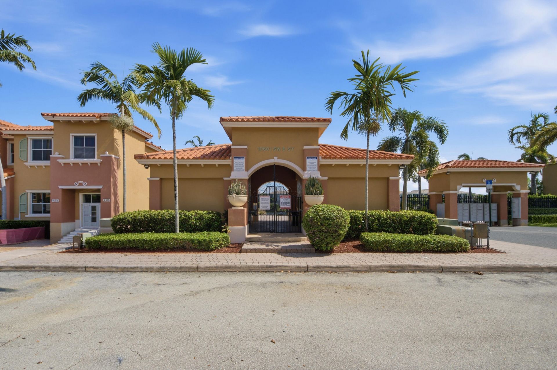 732 SW 106th Avenue, Unit 2011, Pembroke Pines, FL 33025 Photo