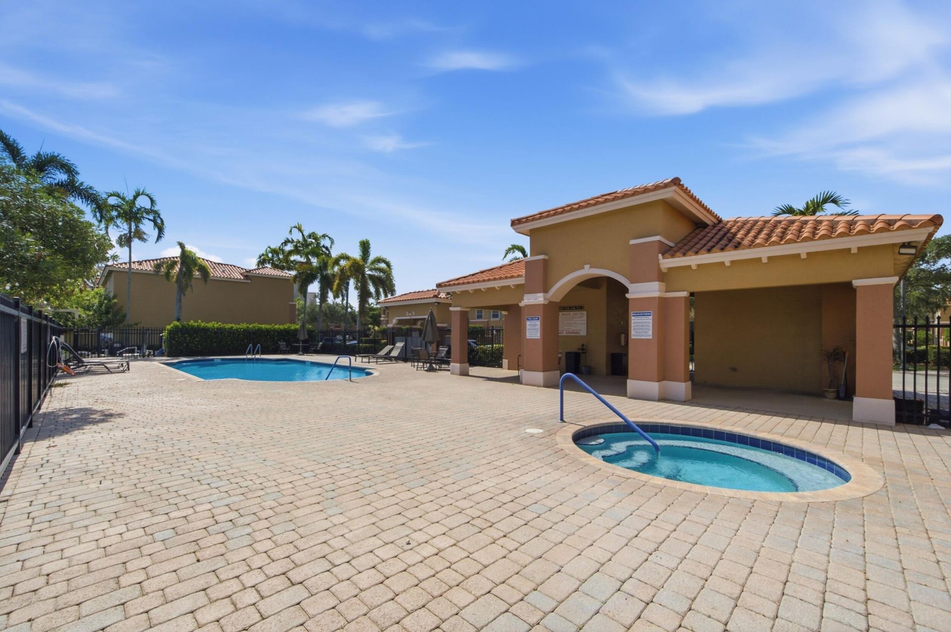 732 SW 106th Avenue, Unit 2011, Pembroke Pines, FL 33025 Photo