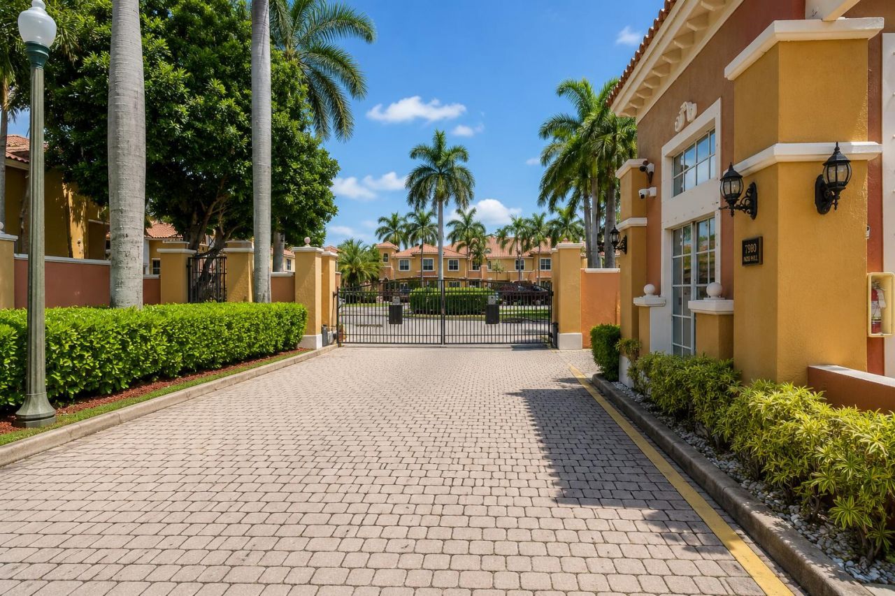 732 SW 106th Avenue, Unit 2011, Pembroke Pines, FL 33025 Photo