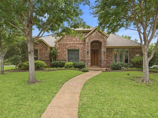 600 Hickory Court , Hurst, TX 76054