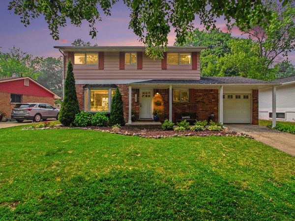 1221 Wines Drive, Ann Arbor, MI 48103