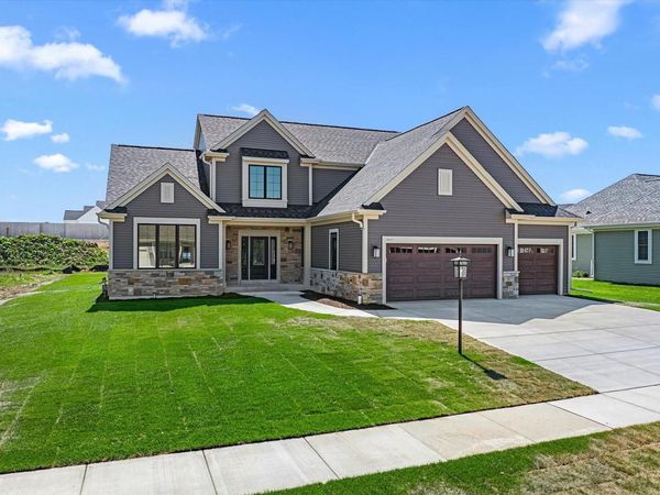 3809 White Oak WAY, Waukesha, WI 53188