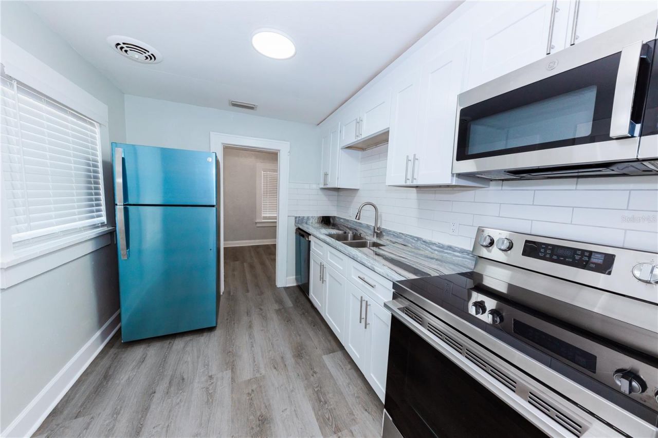 2240 10th Street S, Saint Petersburg, FL 33705 Photo