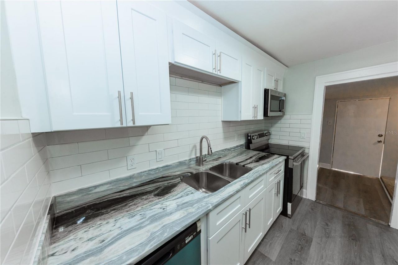 2240 10th Street S, Saint Petersburg, FL 33705 Photo