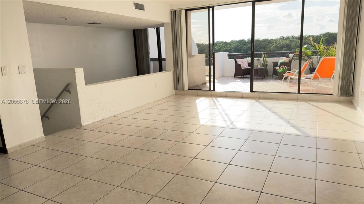 456 Poinciana Dr , Unit 1620, Sunny Isles Beach, FL 33160 Photo