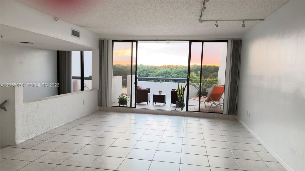 456 Poinciana Dr , Unit 1620, Sunny Isles Beach, FL 33160 Photo
