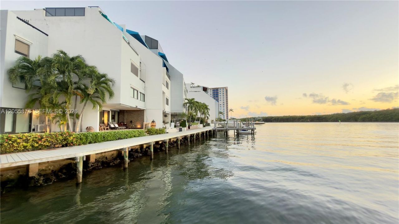 456 Poinciana Dr , Unit 1620, Sunny Isles Beach, FL 33160 Photo