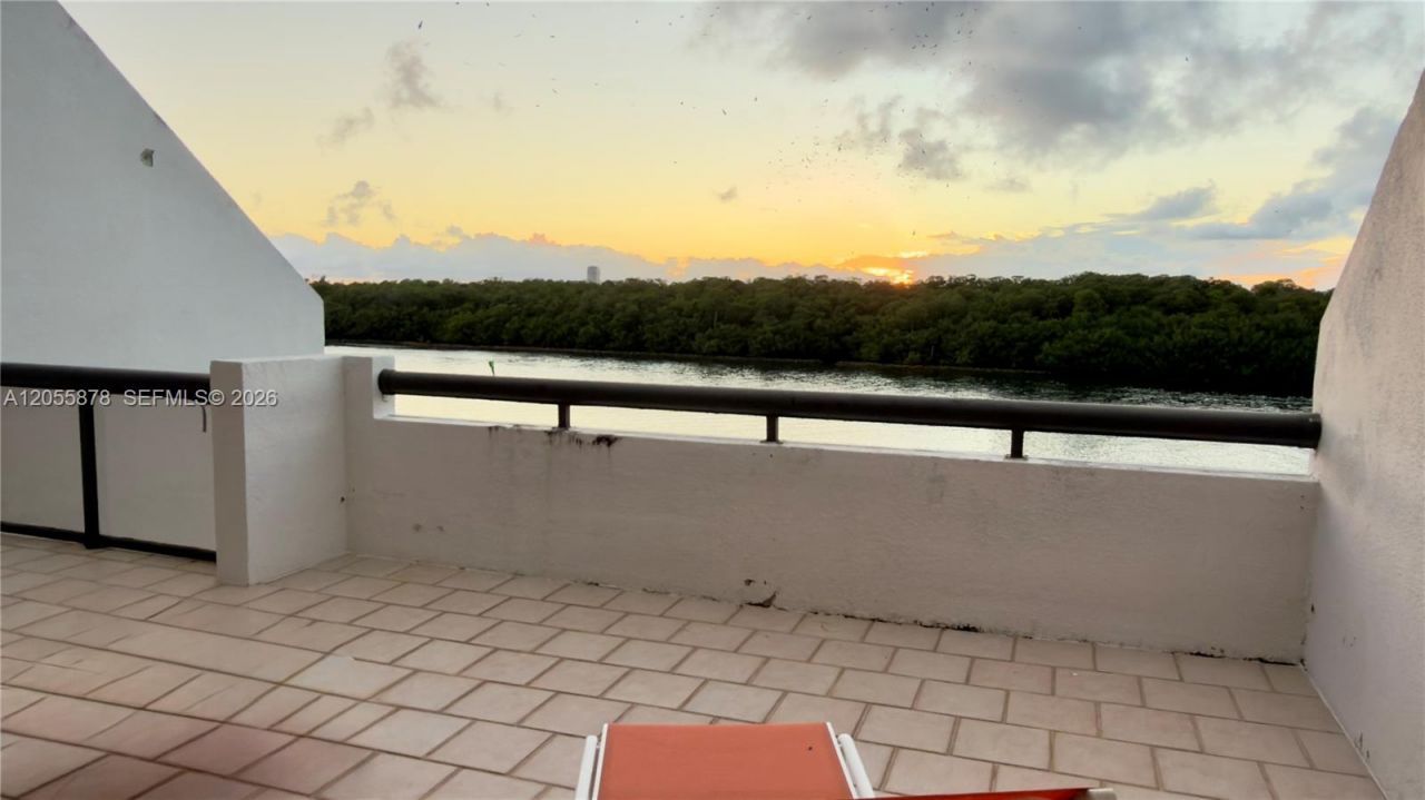 456 Poinciana Dr , Unit 1620, Sunny Isles Beach, FL 33160 Photo
